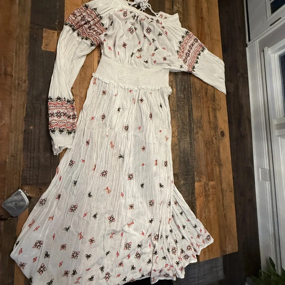 Free People Bohemian White Maxi top with Embroidered Details - Picture 7 of 8